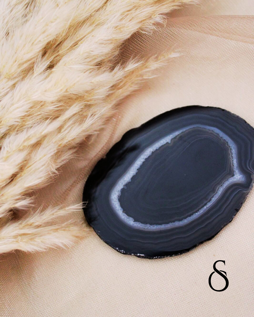 Ágata Gris Oscura: calma profunda y belleza terrenal