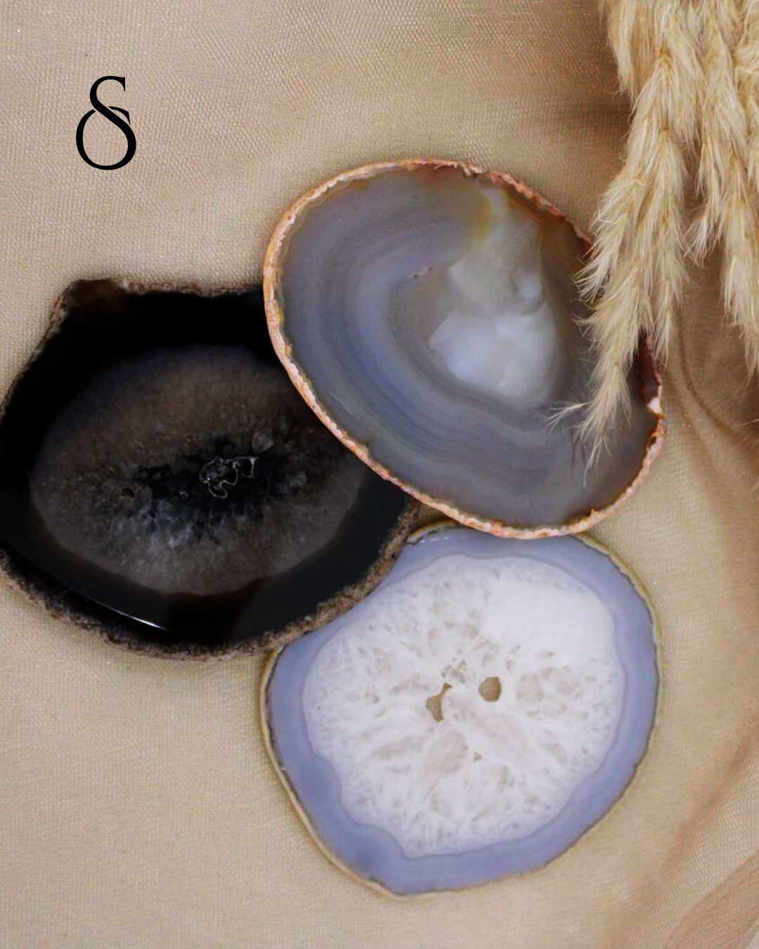 Trío de Geodas Pulidas: armonía de texturas y tonos naturales